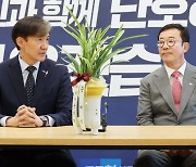 축하난 다시 받은 조국 “尹, 이승만 기록 깰라”