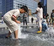 "벌써 33도, 여름 두렵네"…올해 첫 폭염주의보, 내일 더 덥다