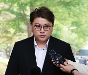 김호중 소속사 “前임원 주식 불법취득 NO, 법적 책임 물을 것”[공식입장 전문]