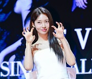 에버글로우 시현, '좀비 포즈' [사진]