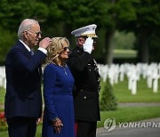 바이든, 미군묘지서 트럼프에 일격가했지만 우크라-이라크 혼동