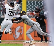 Brewers Tigers Baseball