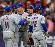 MLB 최초의 '포수∼1루수 땅볼 병살타'로 막 내린 런던 시리즈