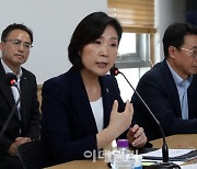 [포토] '전통시장 & 금융시장 결연' 인사말하는 오영주 장관