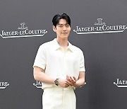 [mhn포토] 김우빈 '완벽한 피지컬'