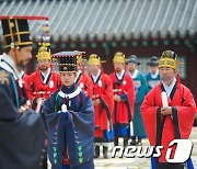 황우여 "세자는 나라의 근본"→ 윤태곤 "한동훈 어찌해 보려고 별말을"