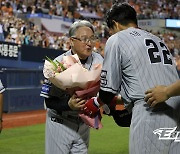 '감독 통산 900승' 김경문 "나 혼자 이룬 것 아냐…선수단·팬들에 감사"