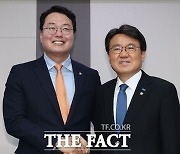 황운하·천하람 원내대표 "교섭단체 구성요건 완화해야"