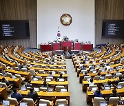 與 “법사위만 달라”...野 “11개 모두 갖겠다” 한밤 표결 강행