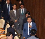 의회정치 위기… "與, 상임위원장 포기하고 국민설득 나서야"