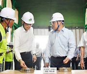 농산물 비축기지 찾은 김병환 기재부 차관