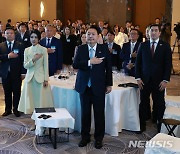 윤 대통령 부부, 카자흐스탄 고려인 동포·재외국민 초청 간담회 참석