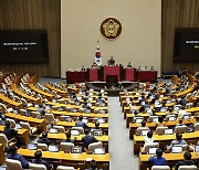 민주 “나머지 7개 상임위원장 13일 선출” vs 국힘 “민주당 일방적 폭거”