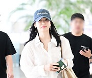 온라인 달군 '송혜교 공항 패션' 화제…'꾸안꾸'의 정석 [엑's 이슈]