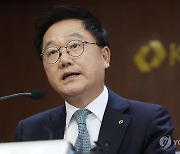 기자간담회하는 강석훈 산업은행 회장