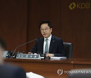 기자간담회하는 강석훈 회장