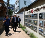 대구 근대골목 투어 코스 둘러보는 유인촌 장관