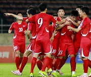 북한 축구대표팀, 몰수패 변수 깨고 월드컵 3차 예선 진출