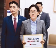 남은 상임위 보이콧한 與, 줄 때 받으라는 野