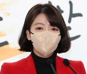 배현진, 고민정 저격…"이해 안 되면 밑줄 쳐서 읽어라"