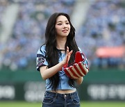 Contract compels Suwon's favorite daughter, aespa's Karina, to throw first pitch for Lotte Giants