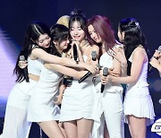 케플러,'완전체 마지막 활동 중 음방 1위, 부둥켜 안고 눈물' [사진]