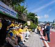 강북구 "책에서만 보던 곤충들, 우이천에서 보니까 신기하고 재밌었어요"