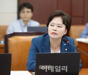 [포토]행안위 전체회의, '인사말하는 정춘생 의원'