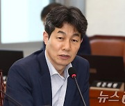 인사말하는 윤건영 국회 행안위 더불어민주당 간사