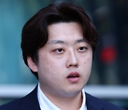 “뭐 하는 사람이냐”…전공의 대표, 의협회장 공개 비판