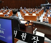 민주당, 윤 대통령 거부한 '방송3법' 재추진… 당론 채택