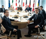 G7, 러 중요물자 지원 차단할까…"中 등 소규모은행에 거래 중단 경고 검토"