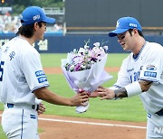 구자욱-박병호 '한미 400홈런 달성 축하'