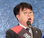 '판사 공개 비난' 의협회장, 명예훼손 고발당해