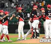 0:5→13:7 역전 드라마, 6일 만에 1위 복귀...이범호 “2아웃에서 빅이닝 완성한 것이 승리 요인이었다”