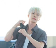 NCT 도영,'가방 고쳐 메고' [사진]