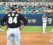 실점 위기 막은 멋진 수비 김동진 [사진]