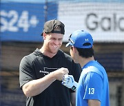 '삼성 뜻밖의 악재' 외국인 타자 부상으로 전열에서 이탈 "되게 미안해 하더라" [대구 현장]