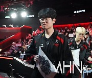 [LCK] 제우스 '슈퍼플레이' 앞세운 T1, 농심에 1세트 선취