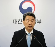 이주호 부총리 "의대생 동맹휴학 승인안돼…엄정 대처"