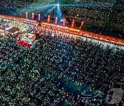 [포토]세계 최대 샤오룽샤 먹방…쉬이 국제 가재 축제