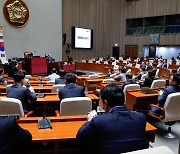 與, 5일째 ‘알맹이 없는 의총…상임위 참석 여부도 결론 못내