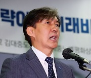 조국 “검찰청을 공소청으로 바꾸는게 개혁 핵심, 검사 증원도 필요 없어”