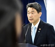 이주호 "의대생, 수업 나눠 학습 부담 줄이겠다...돌아오라" (종합)