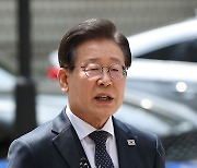 법원 출석하며 발언하는 이재명 더불어민주당 대표