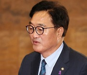 우 의장 "개헌 논의 조속히 시작해야…5·18 수록 우선 논의"