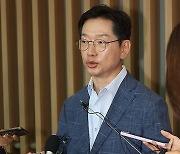 출국하는 김경수 전 지사