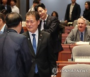 국민의힘 의총 참석한 김영호 통일부 장관