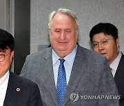 與 "의정갈등 중재하겠다"…의협회장 "이해의 폭 넓힌 시간"