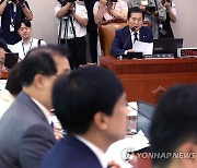 민주 "檢, 일부러 수원지법에 이재명 기소…반인권적 만행"